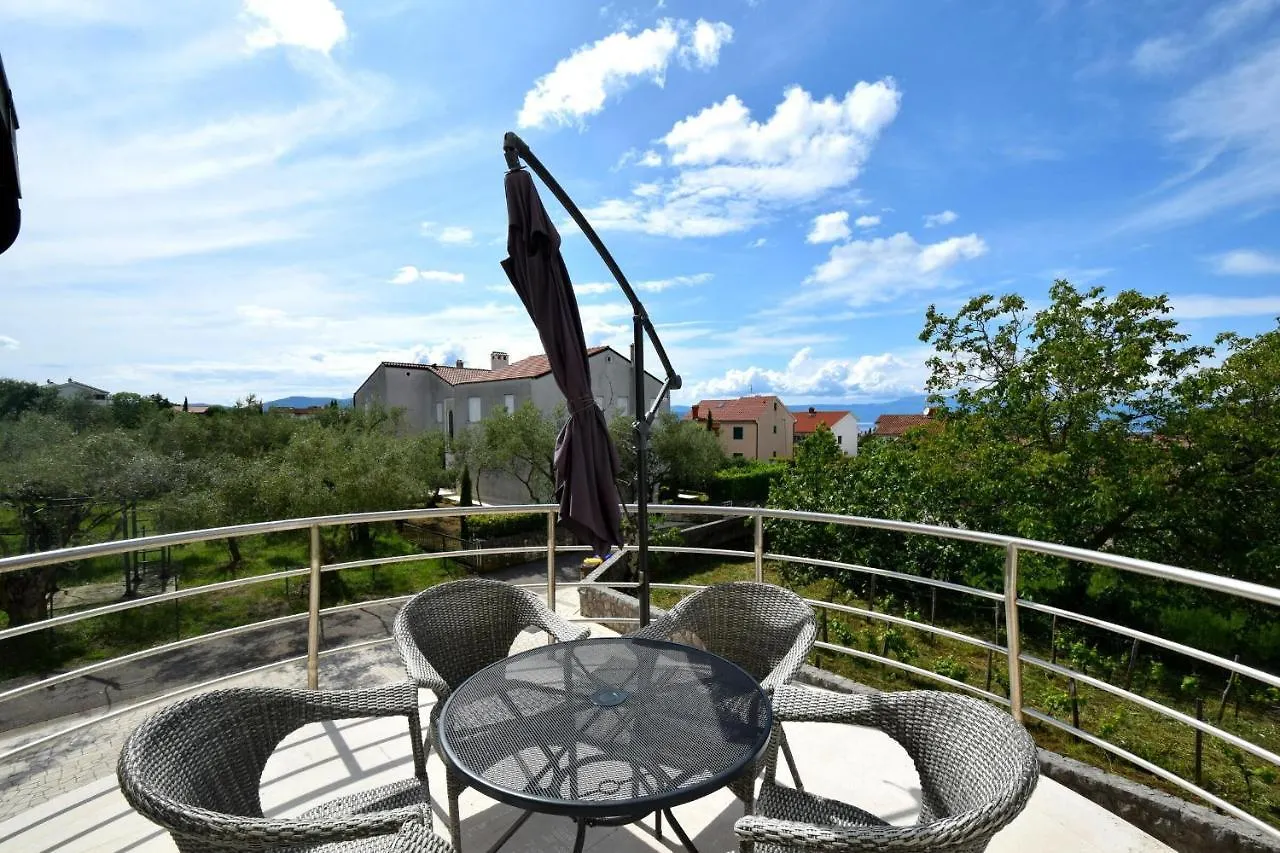 Apartments Luka Malinska
