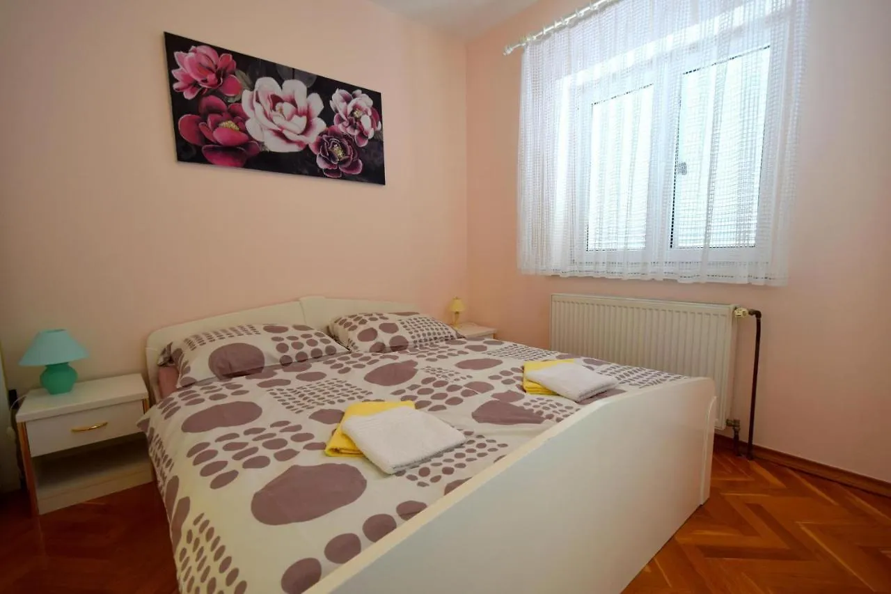 Apartments Luka Malinska